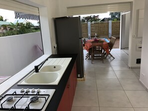 Micro-ondes, cafetière/bouilloire