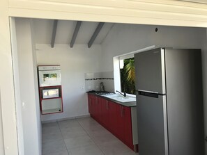 Micro-ondes, cafetière/bouilloire