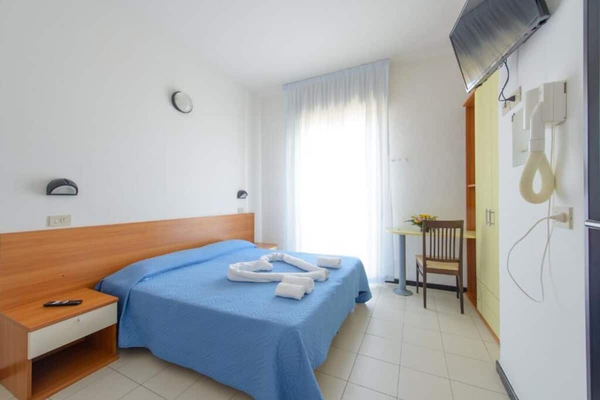 Comfort Double Room, Balcony, Partial Sea View | Desk, laptop workspace, free WiFi, bed sheets