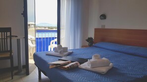 Schreibtisch, laptopgeeigneter Arbeitsplatz, kostenloses WLAN