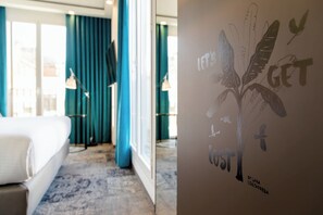 Premium bedding, in-room safe, desk, blackout curtains