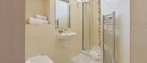 Standard Double Room, 1 Double Bed | Bathroom