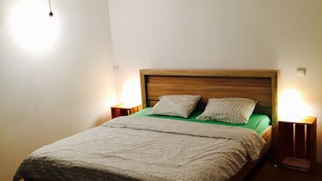 Basic Apartment, 2 Bedrooms (common yard) | 2 bedrooms, iron/ironing board, free WiFi