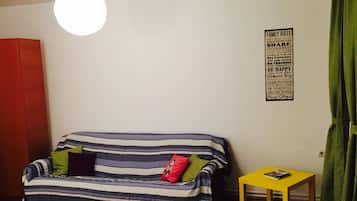Basic Apartment, 2 Bedrooms (common yard) | Living area | Flat-screen TV