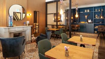 Colazione continentale, servita tutte le mattine (20.50 EUR a persona)