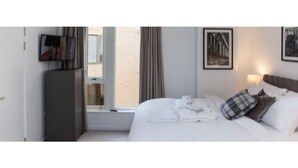 Luxury Apartment, 2 Bedrooms | 2 bedrooms, premium bedding, desk, iron/ironing board - Tailored Stays - Marque Grande Apartment (Cambridge)