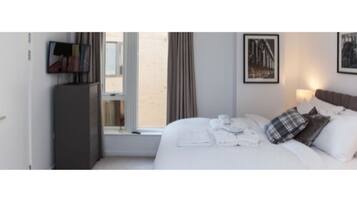 Luxury Apartment, 2 Bedrooms | 2 bedrooms, premium bedding, desk, iron/ironing board