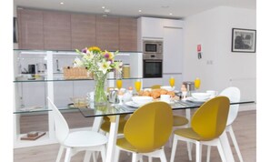 Luxury Apartment, 2 Bedrooms | Private kitchen