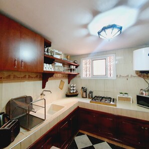 Fridge, microwave, stovetop, coffee/tea maker