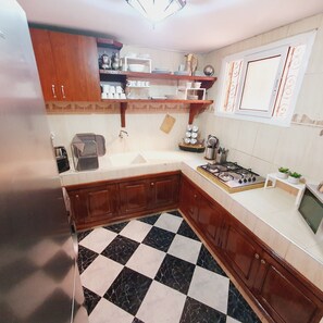 Fridge, microwave, stovetop, coffee/tea maker
