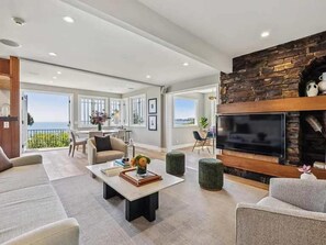TV, fireplace, books, offices - "R" House Beach Villa (Stinson Beach)