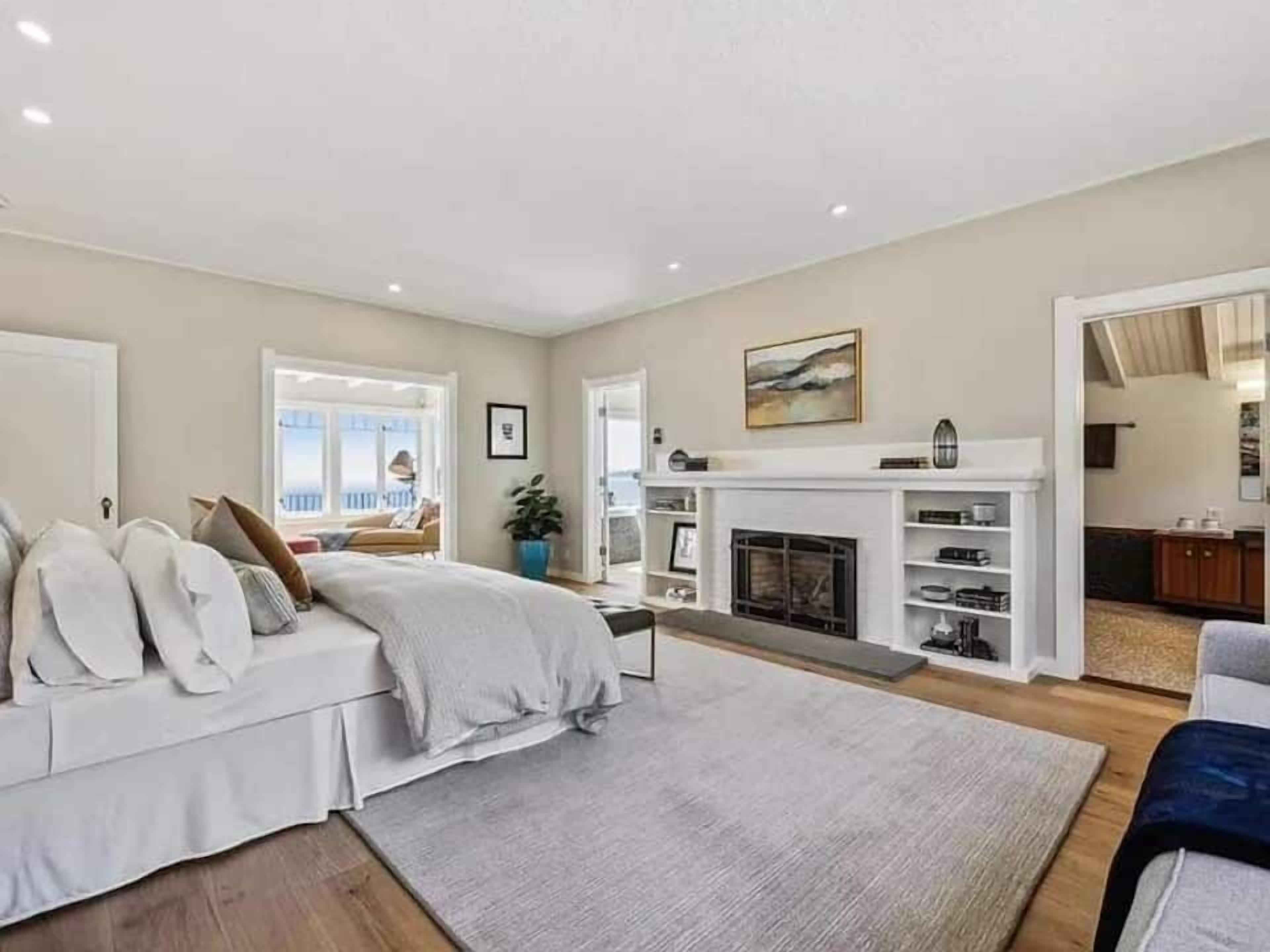 5 bedrooms, iron/ironing board, WiFi, bed sheets