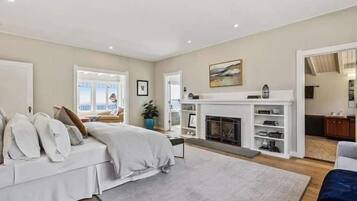 5 bedrooms, iron/ironing board, WiFi, bed sheets