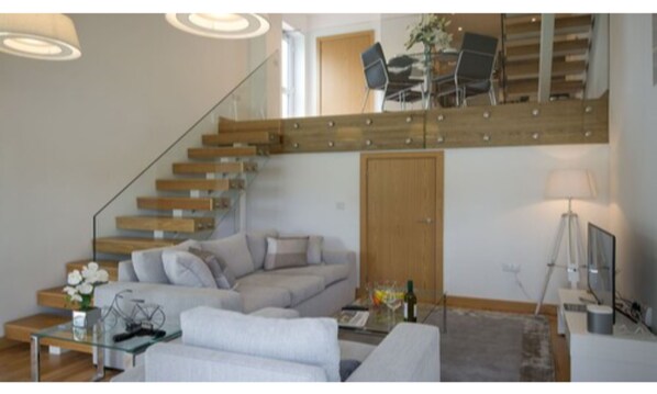 Executive Apartment, 2 Bedrooms | Living area | Flat-screen TV, Netflix - Tailored Stays - Executive Town House (Cambridge)