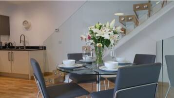 Executive Apartment, 2 Bedrooms | Living room | Flat-screen TV, Netflix