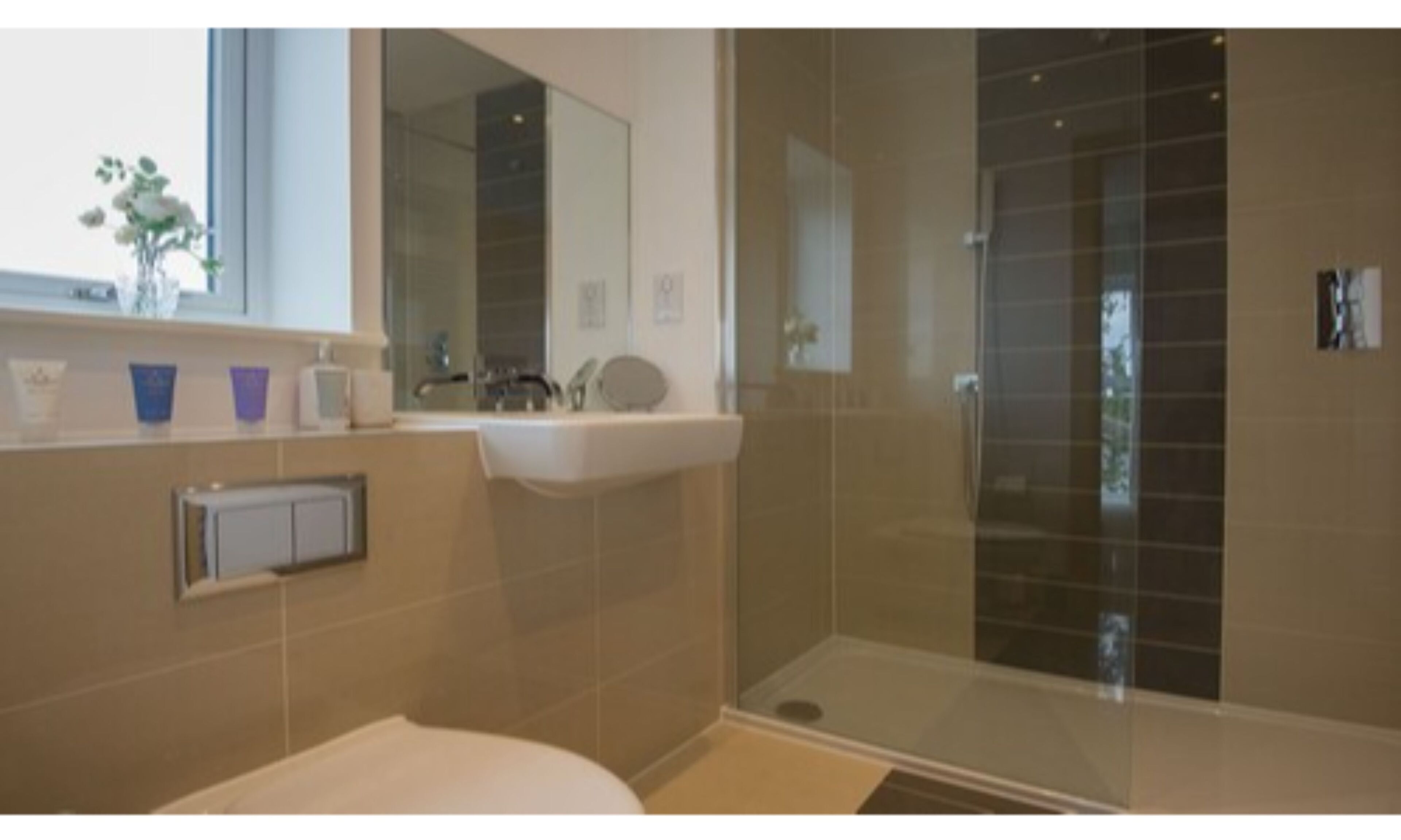 Executive Apartment, 2 Bedrooms | Bathroom | Shower, free toiletries, hair dryer, slippers