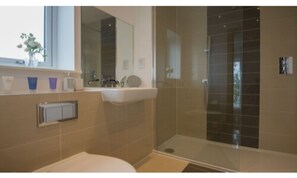 Executive Apartment, 2 Bedrooms | Bathroom - Tailored Stays  -  Executive Town House (Cambridge)