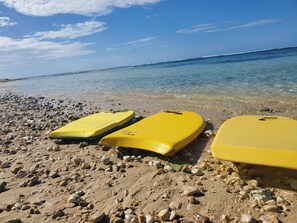 Beach nearby, sun loungers, beach towels