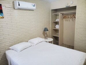 2 sovrum, skrivbord, strykjärn/strykbräda och gratis wi-fi