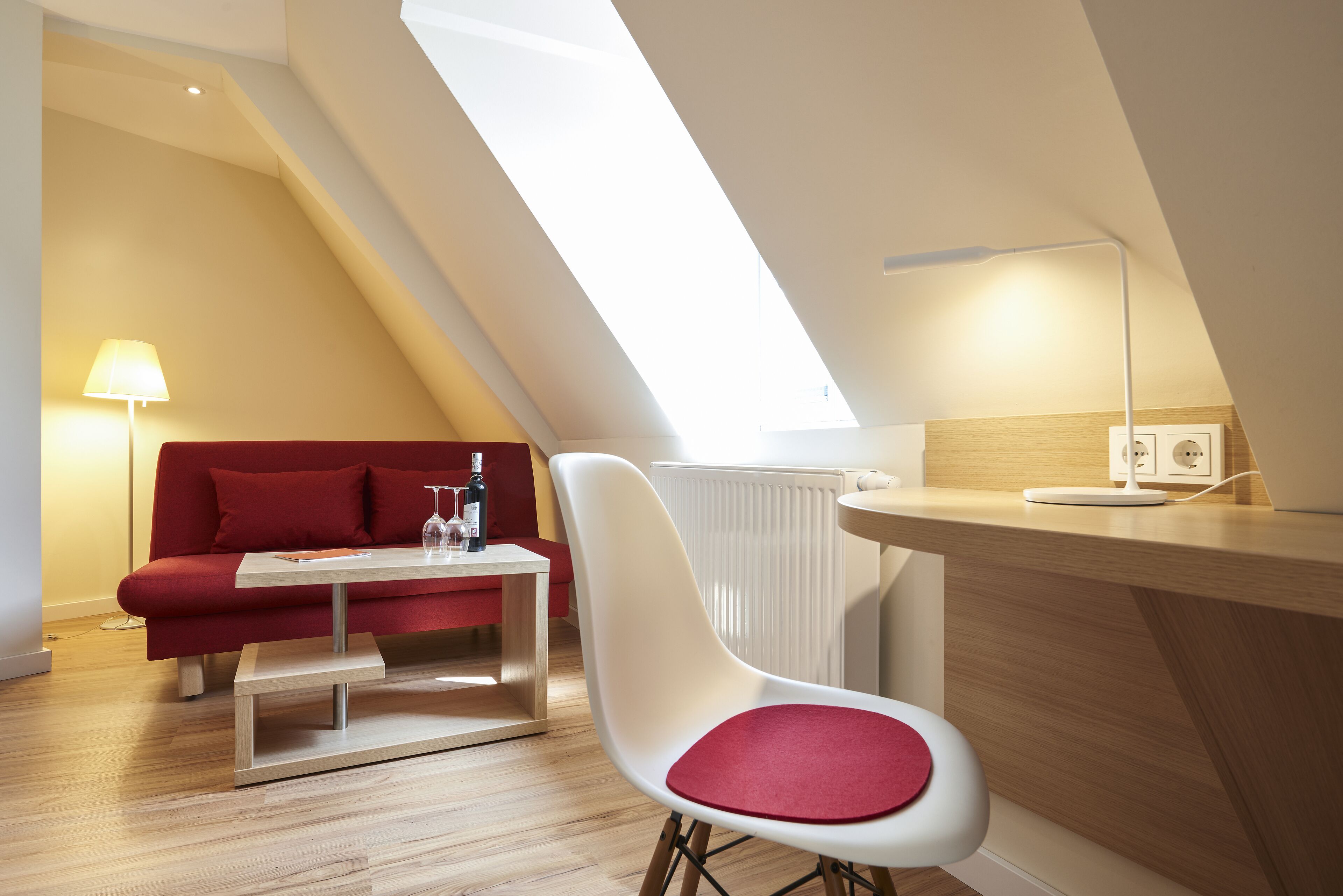 family room | hypo-allergenic bedding, minibar, in-room safe, desk