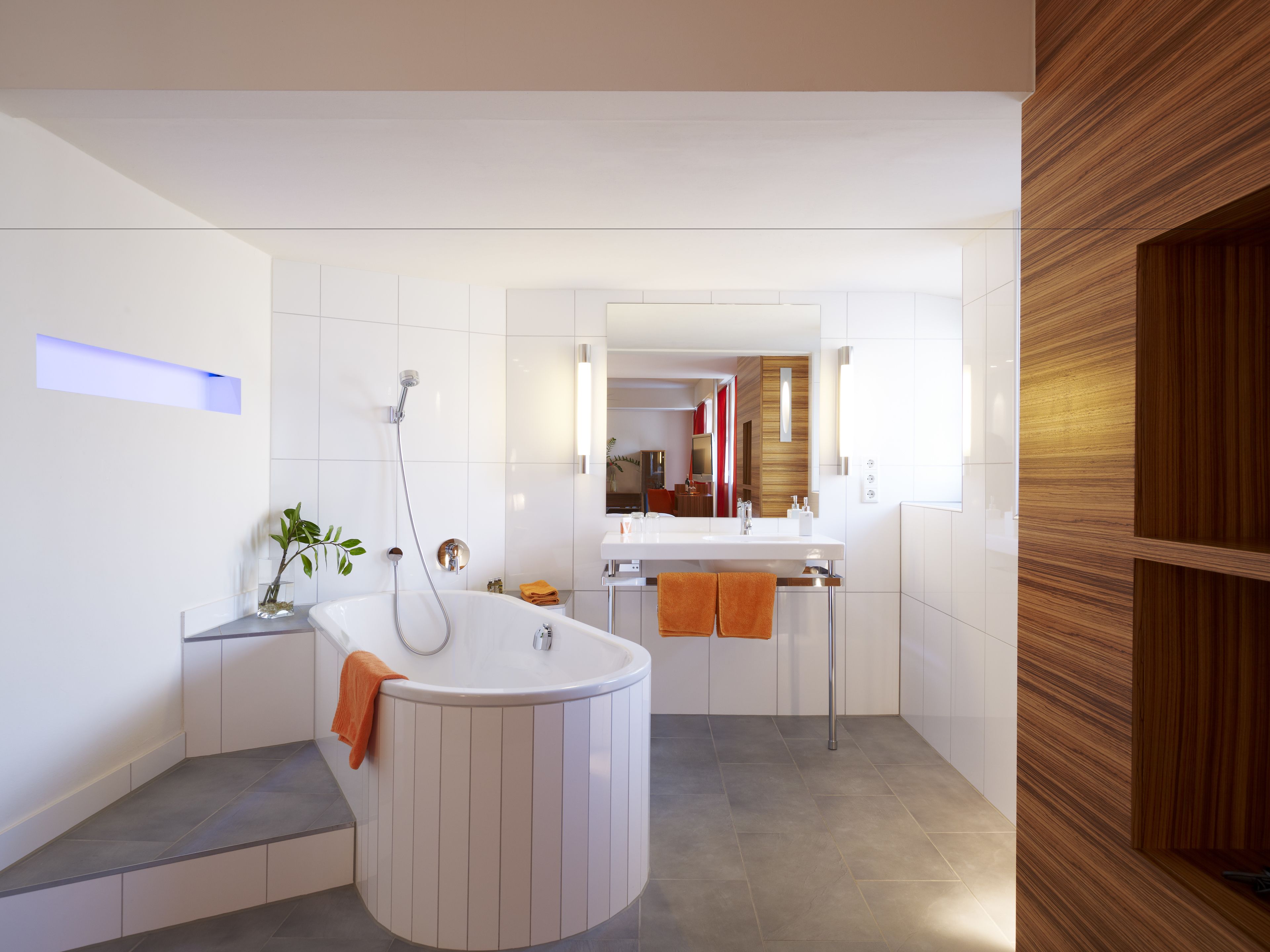 junior suite | bathroom | shower, free toiletries, hair dryer, towels