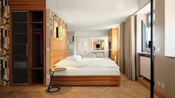 Junior Suite | Hypo-allergenic bedding, minibar, in-room safe, desk