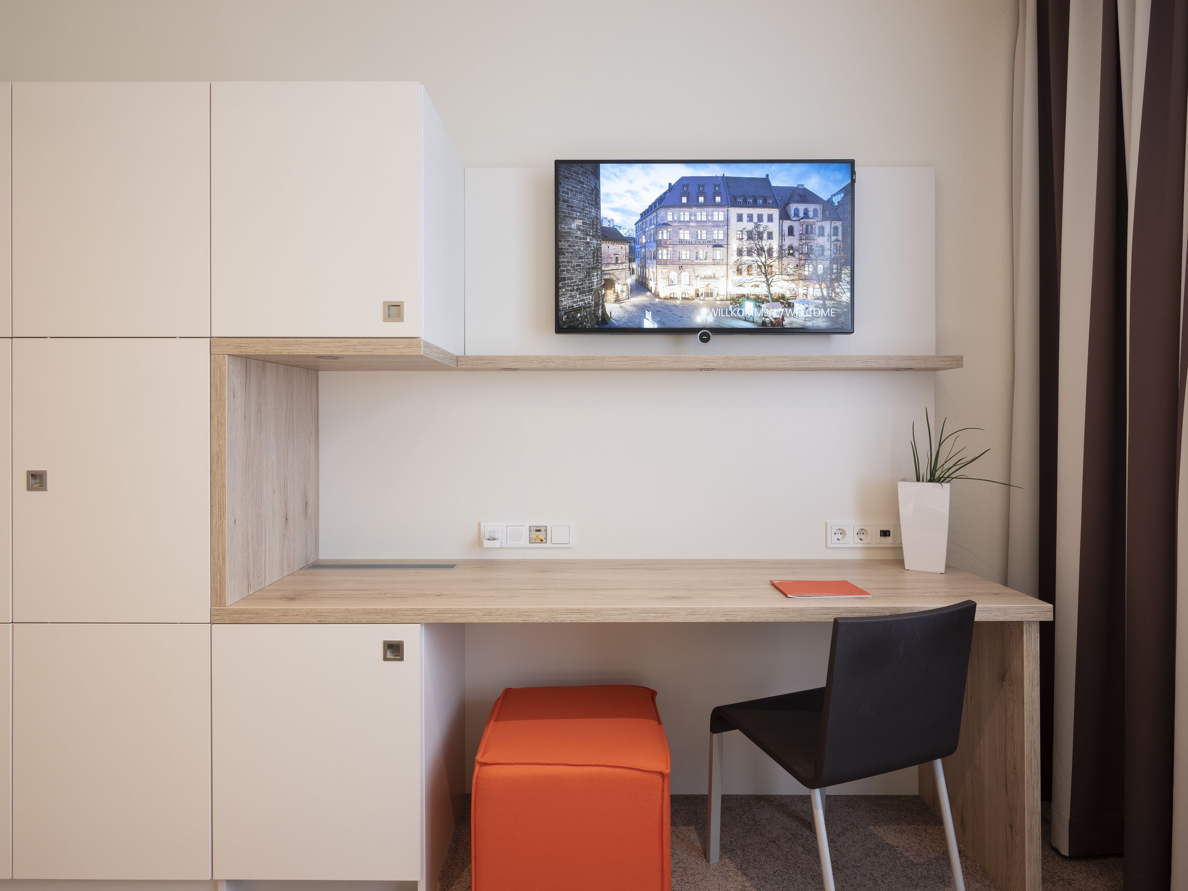 business double room | hypo-allergenic bedding, minibar, in-room safe, desk