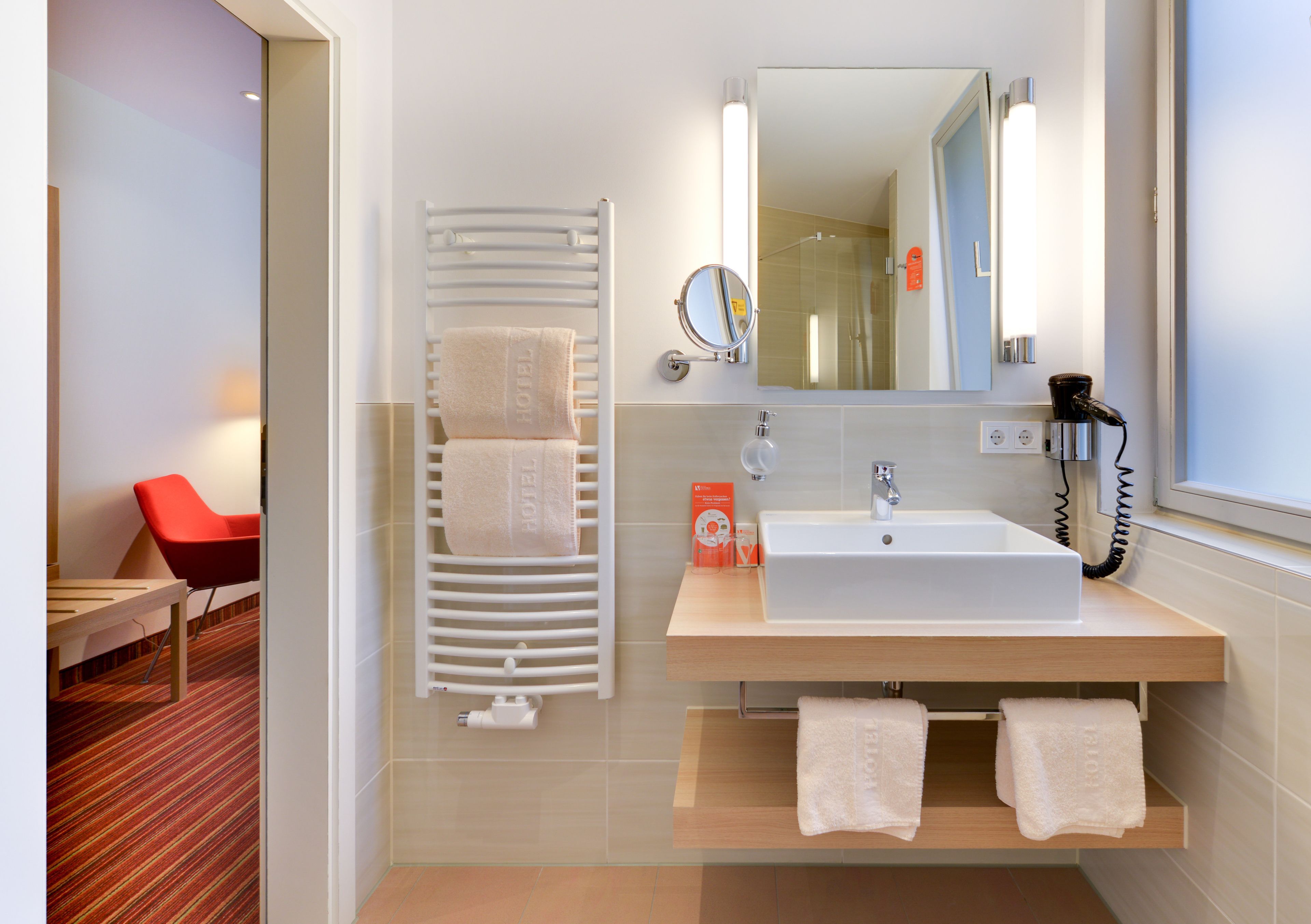 business double room | bathroom | shower, free toiletries, hair dryer, towels