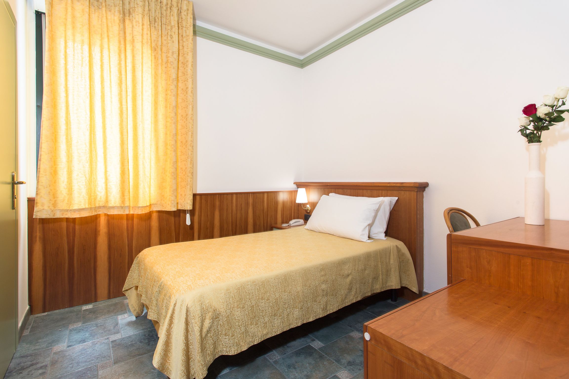 Minibar, in-room safe, desk, free WiFi