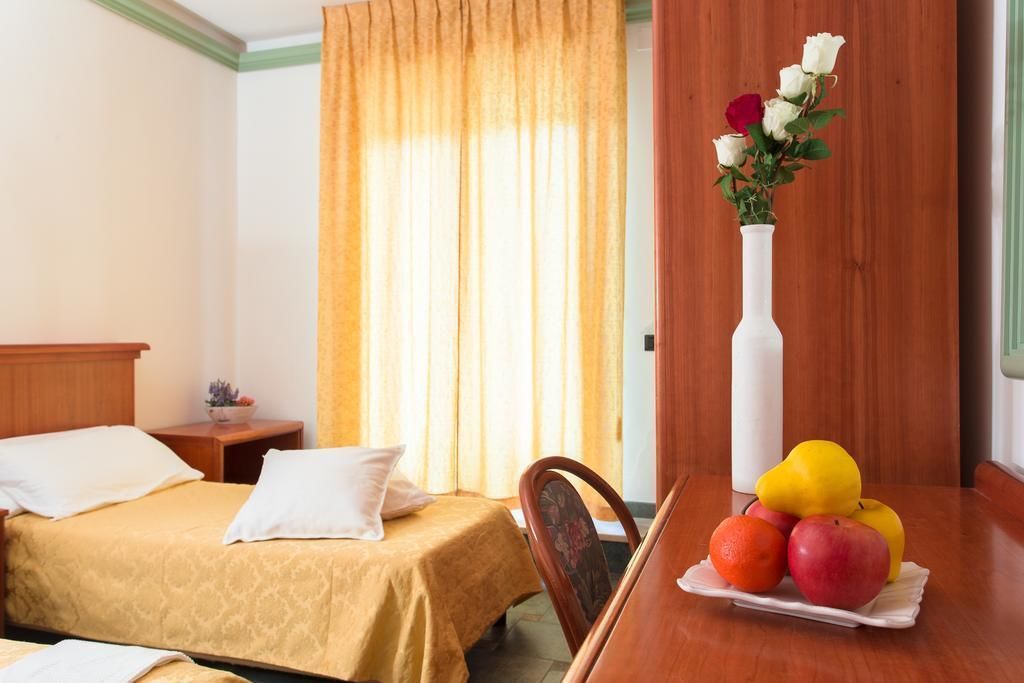 Minibar, in-room safe, desk, free WiFi