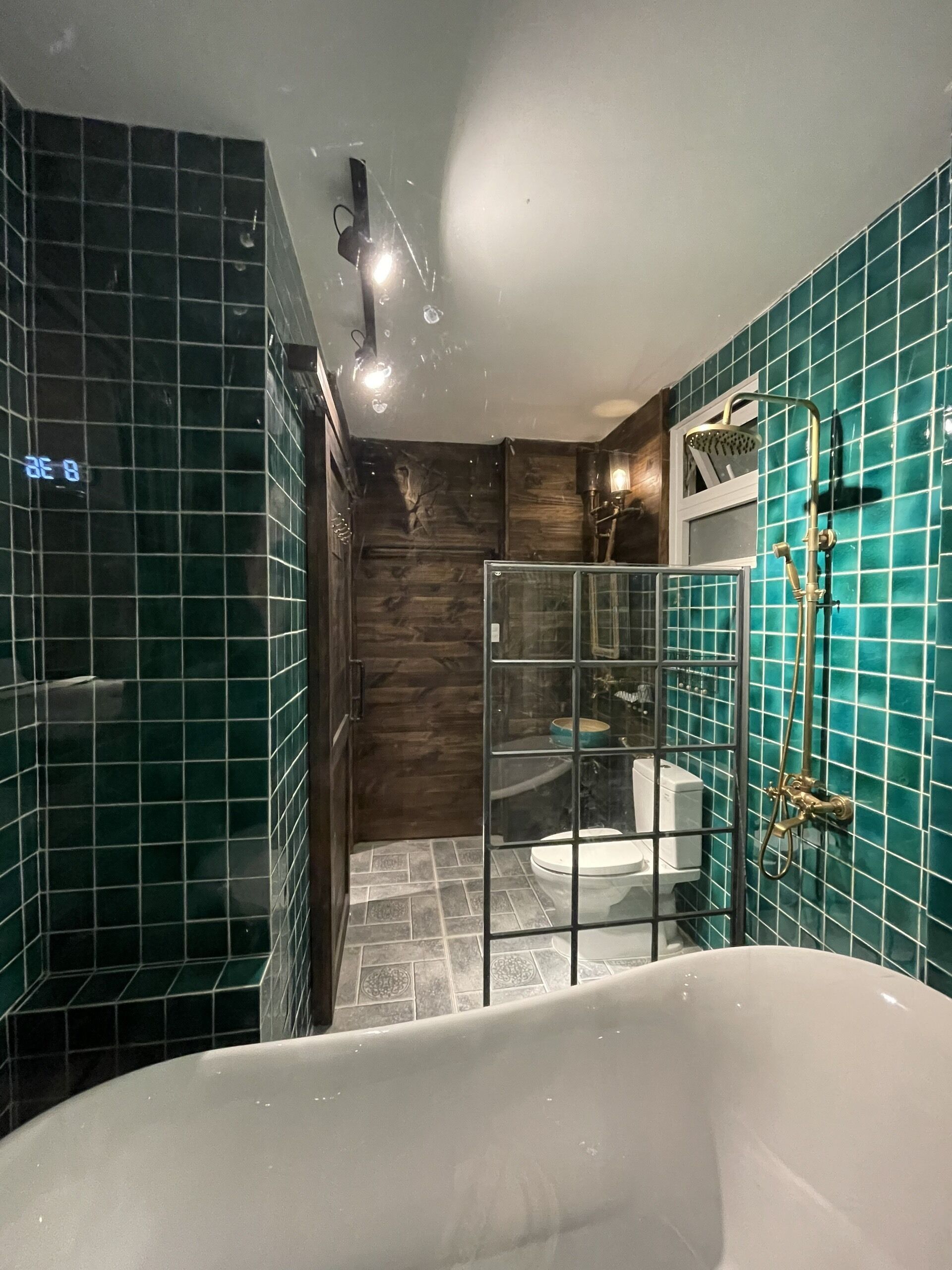 design double room | bathroom | combined shower/bathtub, free toiletries, hair dryer, slippers