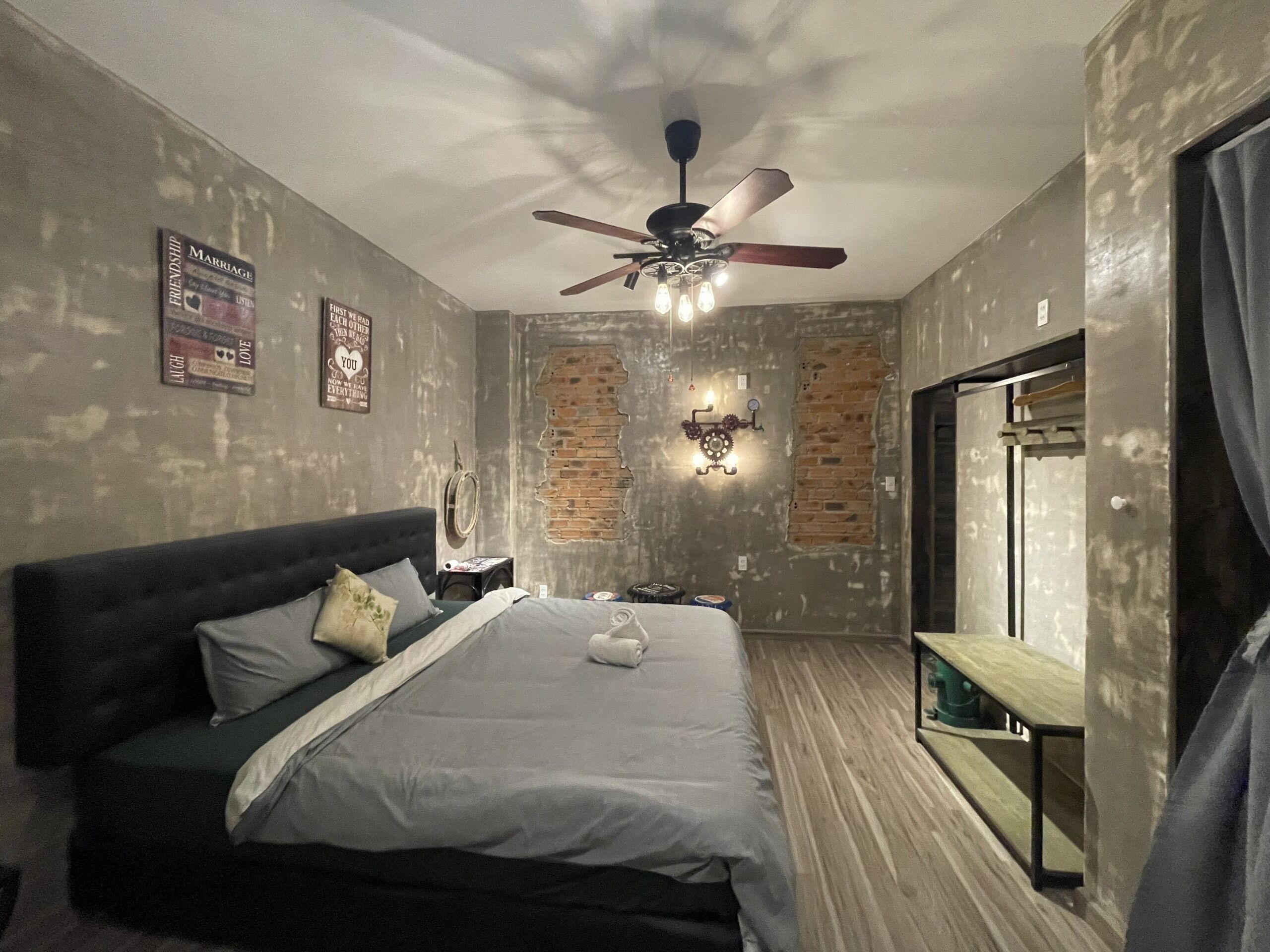 design double room | desk, laptop workspace, soundproofing, free wifi