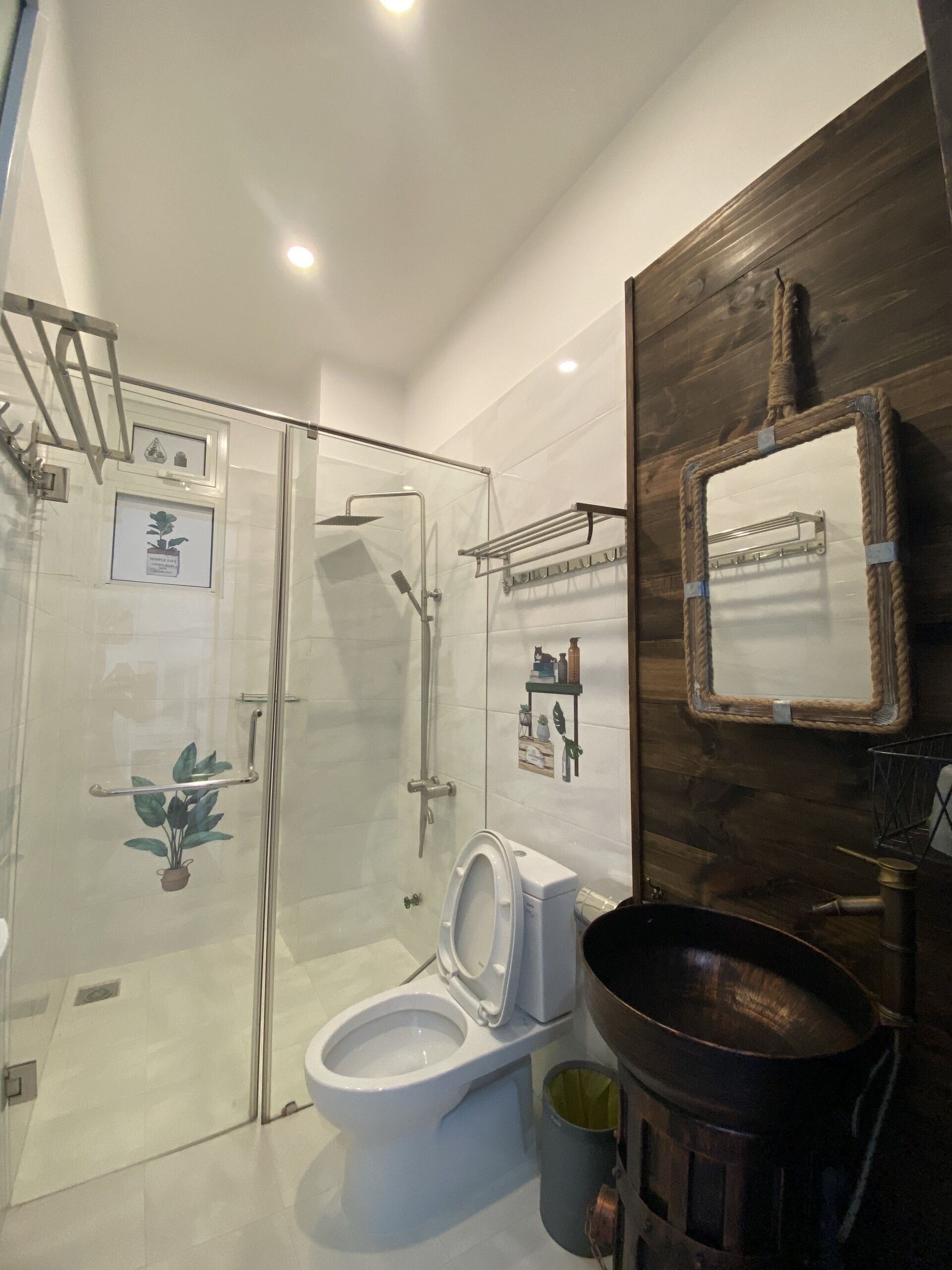 luxury double room | bathroom | combined shower/bathtub, free toiletries, hair dryer, slippers