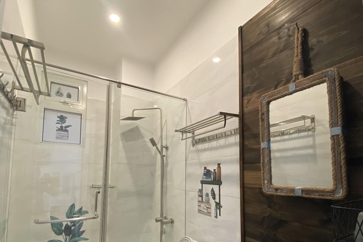 Luxury Tek Büyük Yataklı Oda | Banyo | Duş/küvet kombinasyonu, ücretsiz banyo/kozmetik ürünleri