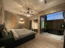 Escritorio y espacio para trabajar con laptop 