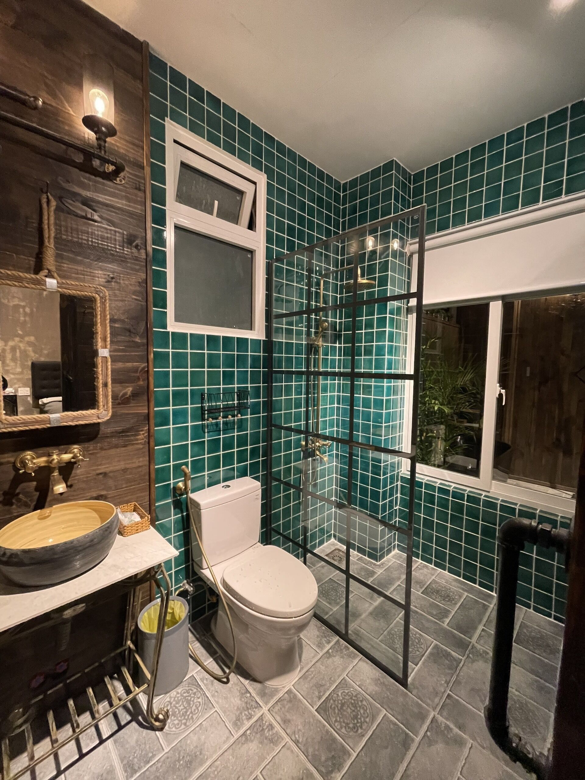 design double room | bathroom | combined shower/bathtub, free toiletries, hair dryer, slippers