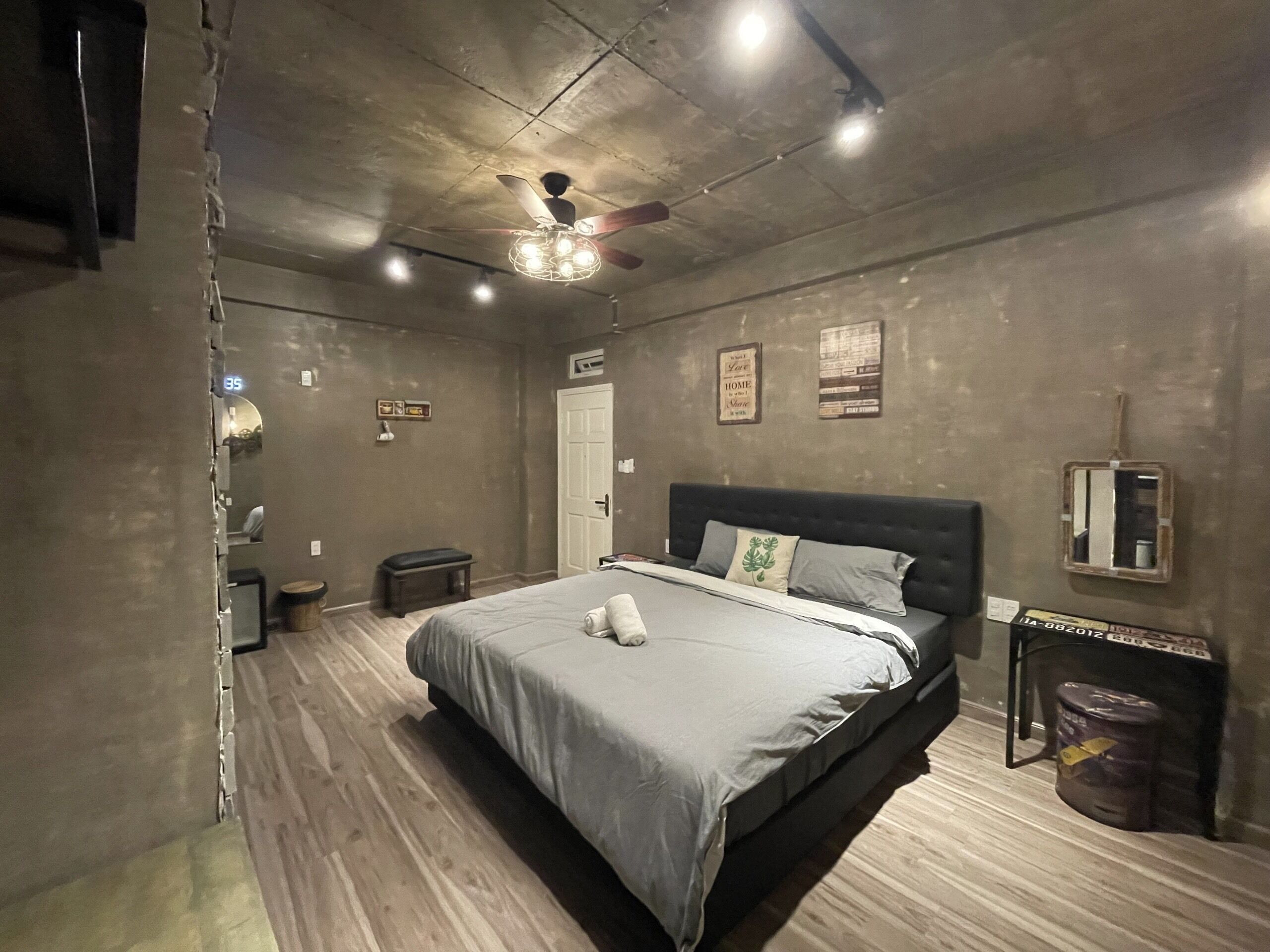 design double room | desk, laptop workspace, soundproofing, free wifi