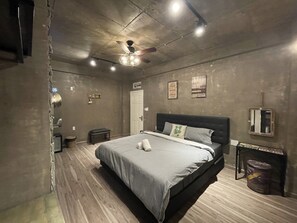 Kahden hengen design-huone | Työpöytä, kannettavalle tietokoneelle sopiva työtila, äänieristys