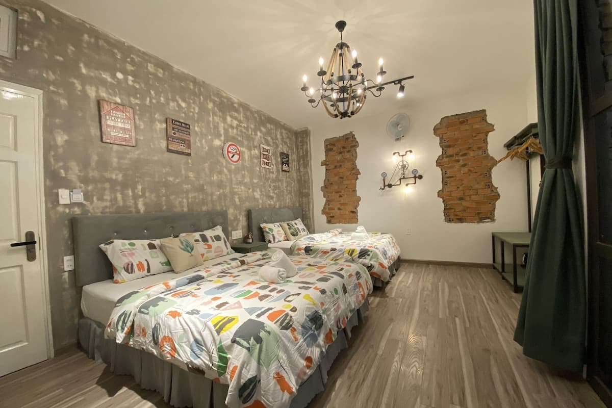 Family Oda | Masa, dizüstü bilgisayar çalışma alanı, ses yalıtımı