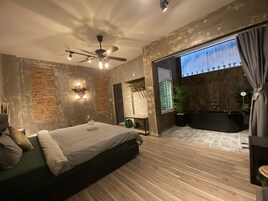 Escritorio y espacio para trabajar con laptop 