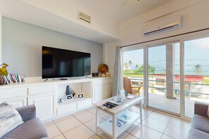 TV, books - Lagoon-front suite w/ shared pool, ocean view, WiFi & central AC - near beaches (San Pedro)