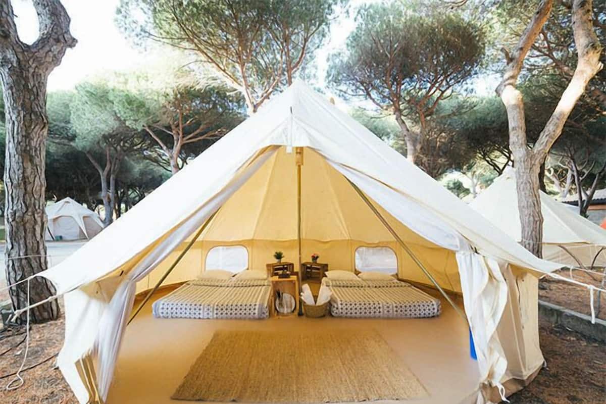 Tent, gedeelde badkamer (Bell XL - 1 Futon/Every 2 Occupants) | Gratis babybedden, gratis wifi, beddengoed