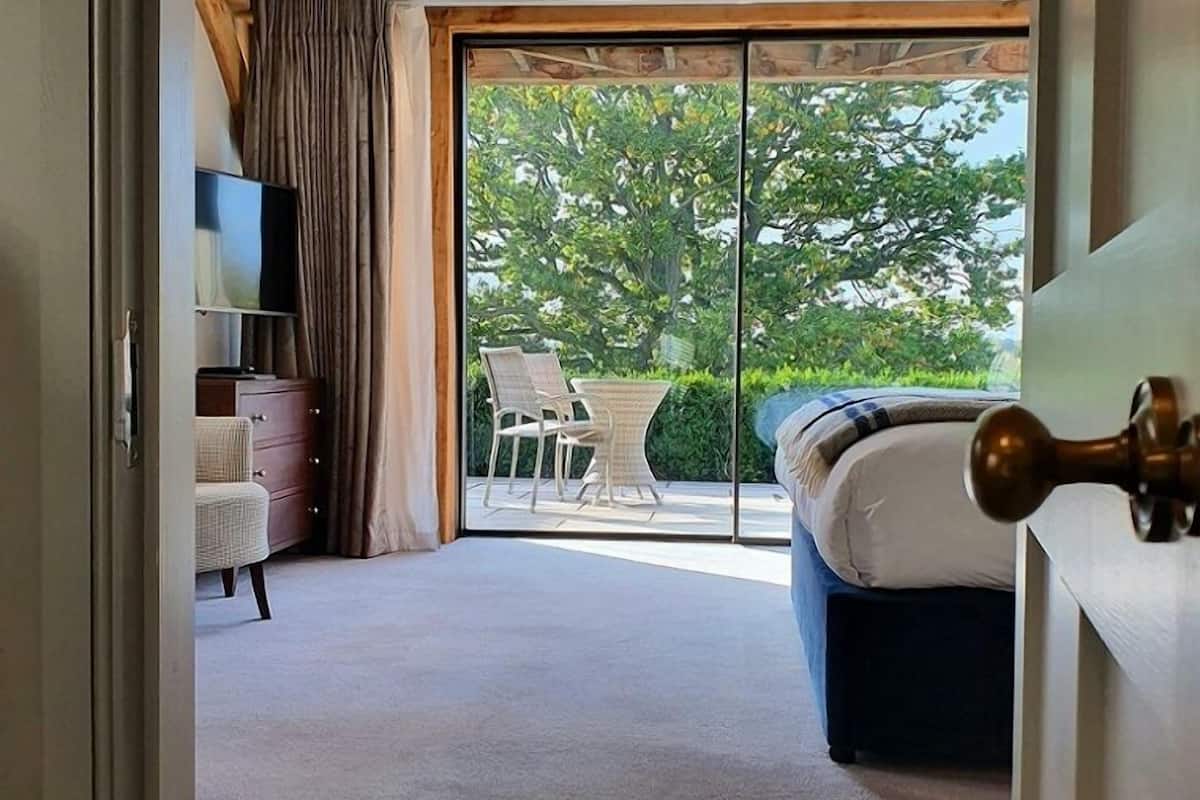 superior room, balcony | in-room safe, desk, iron/ironing board, cots/infant beds