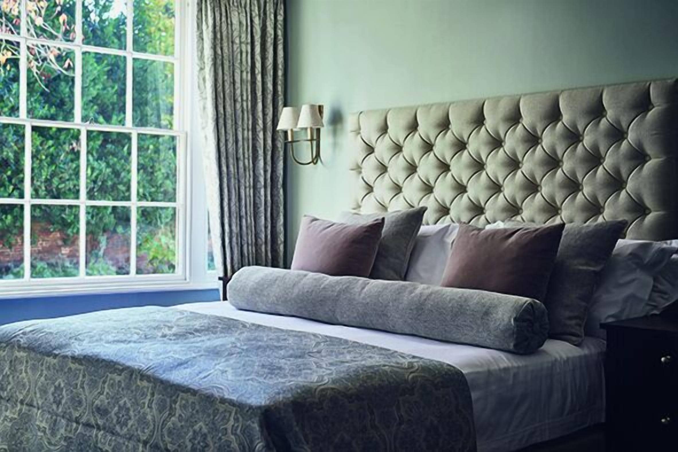 deluxe room | in-room safe, desk, iron/ironing board, cots/infant beds