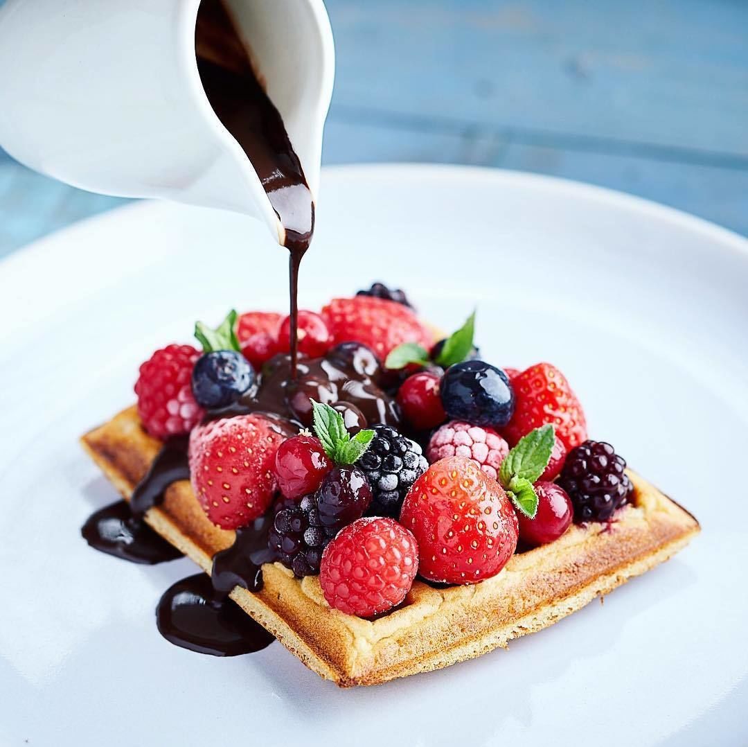 daily cooked-to-order breakfast for a fee