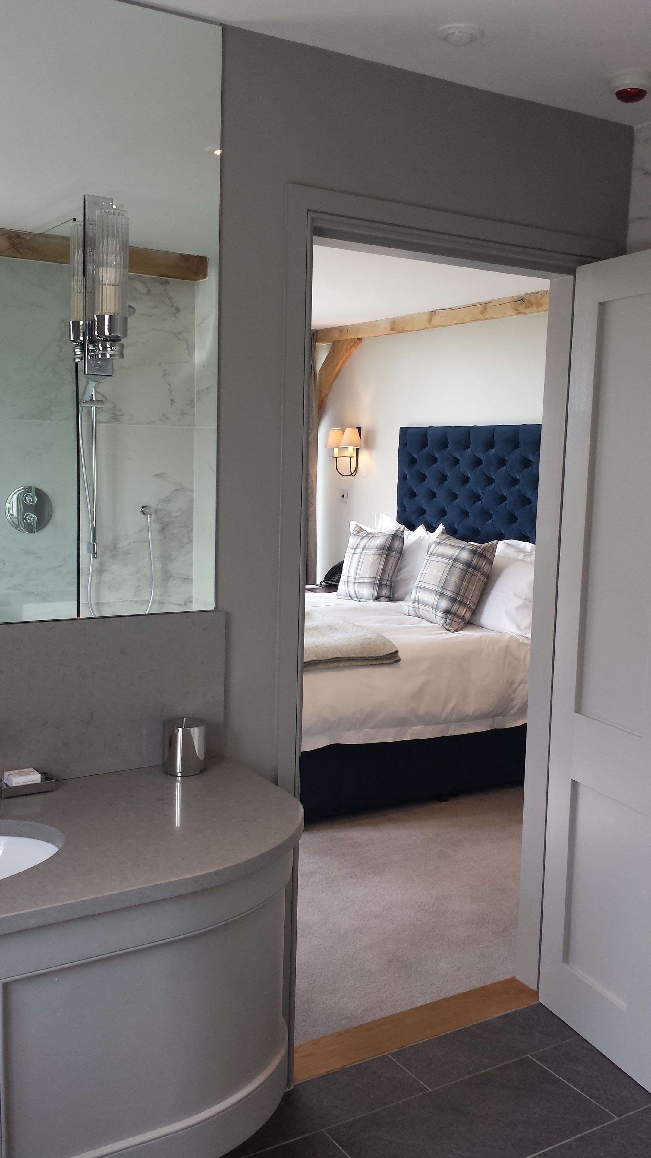 superior room, balcony | in-room safe, desk, iron/ironing board, cots/infant beds