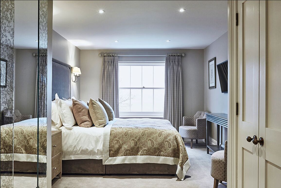 Classic Double Room | In-room safe, desk, iron/ironing board, free WiFi