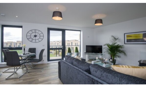 Appartement Premium, 2 chambres | Salle de séjour | Télévision à écran plat, Netflix