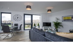Premium Apartment, 2 Bedrooms | Living room | Flat-screen TV, Netflix - Tailored Stays - De Havilland House (Cambridge)
