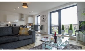 Apartamento premium, 2 quartos | Sala de estar | TV de tela plana, Netflix